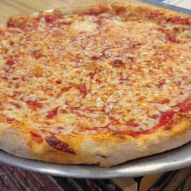 Traditional Hand Tossed N.Y. Style Pie (Large 16").